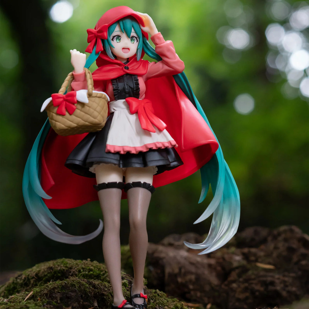Hatsune Miku Wonderland Figure – Little Red Riding Hood
